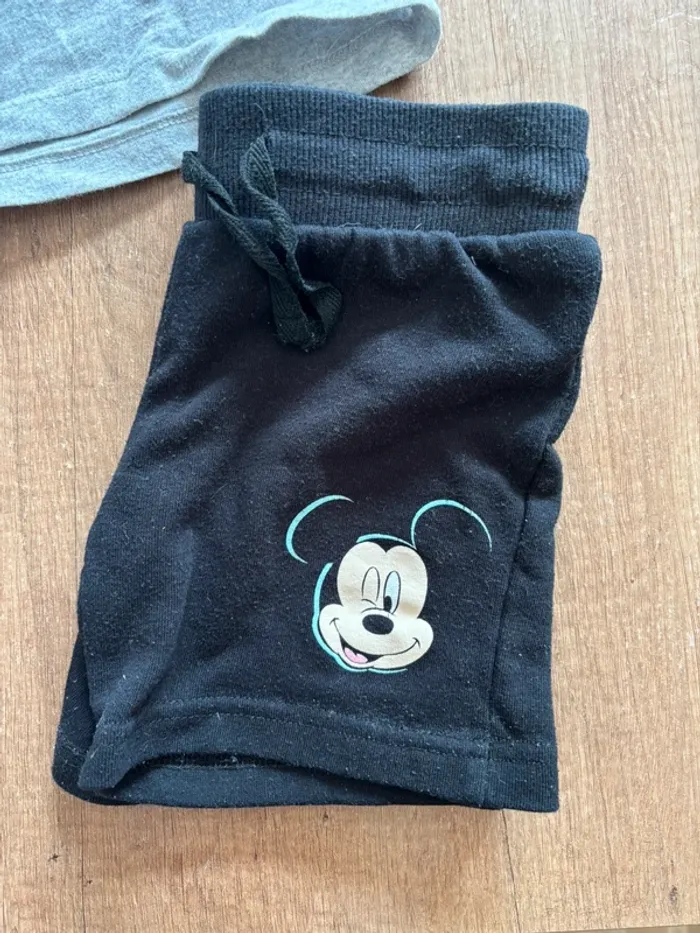 Pyjama short Disney Mickey 6 ans tbe - photo numéro 3