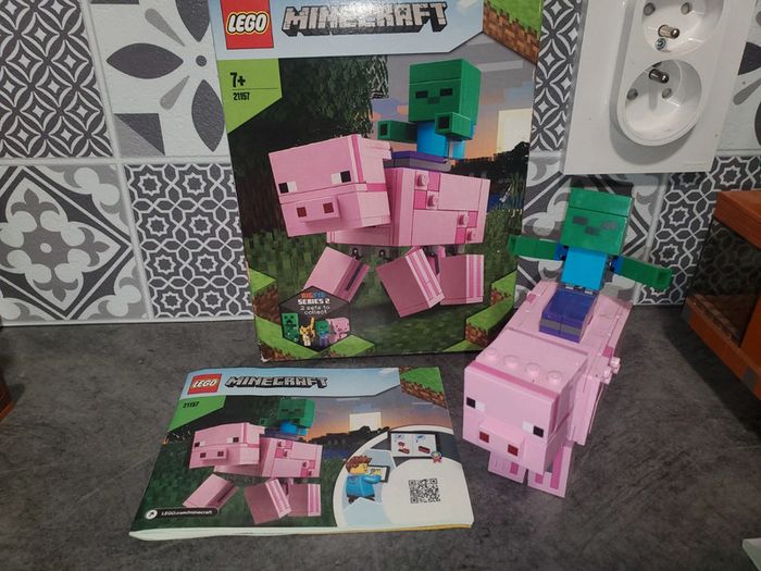 Lego minecraft.