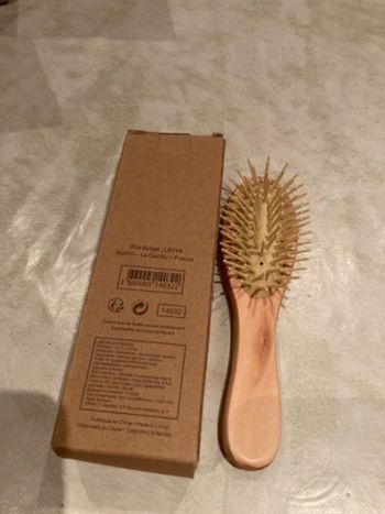 Brosse cheveux en bois YR neuve