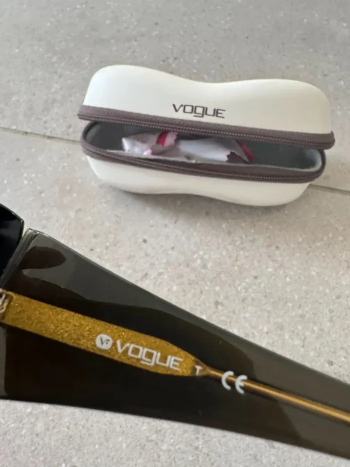 Lunettes de soleil Vogue, très bon état ref : VO 3572-S - photo numéro 3