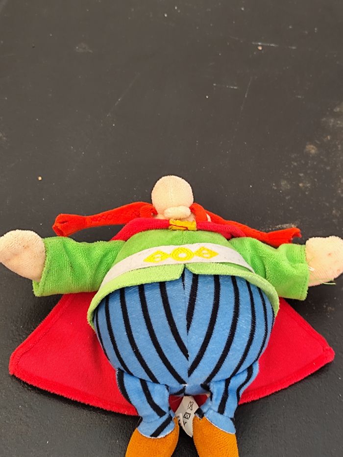 Peluche d'Abraracourcix, le chef du village gaulois, - photo numéro 4