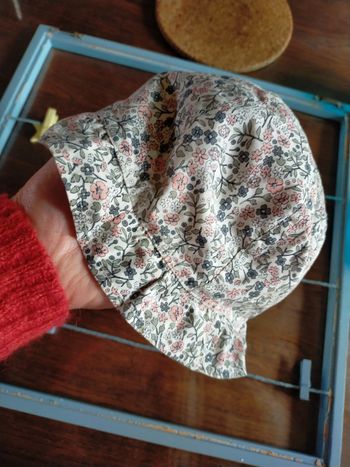 Très joli chapeau cloche fleuri