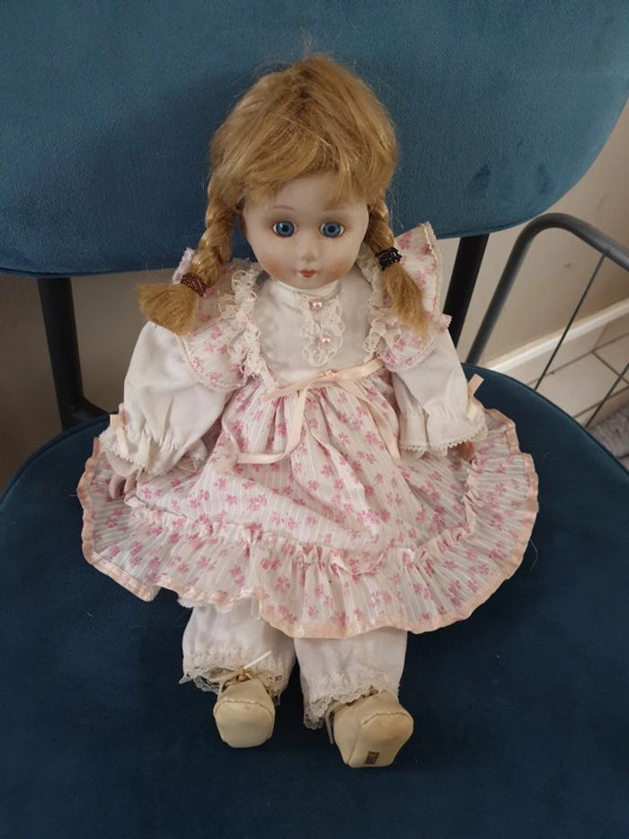 Poupée en porcelaine - photo numéro 3