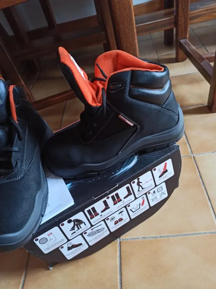 Paire de chaussures de sécurité neuve - photo numéro 6
