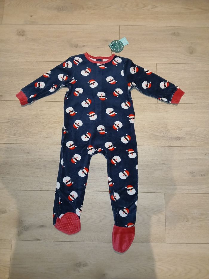 Pyjama de Noël en velours 23 mois Tex neuf avec étiquette - photo numéro 2