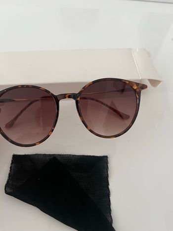Lunette de soleil marron