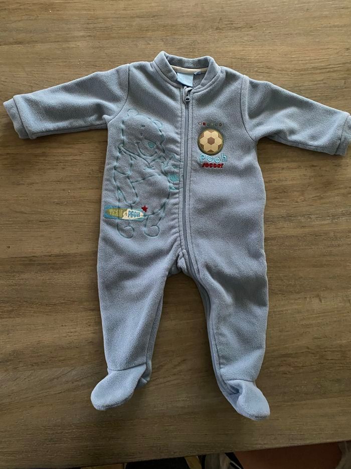 Pyjama taille 6 mois de marque Disney en très bonne état