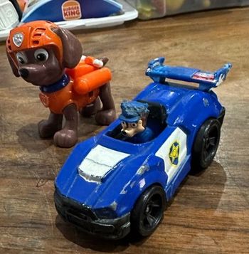 Figurine et voiture pat patrouille