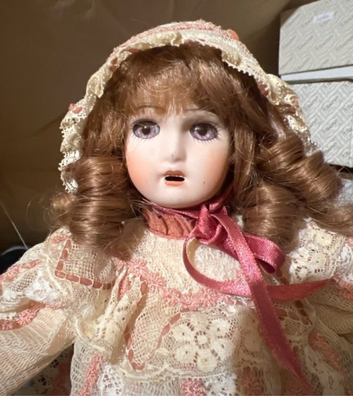 Poupée de collection Alice de Mundia (tête articulée et corps en bois) - photo numéro 2