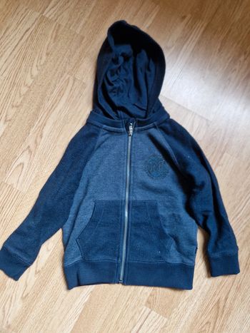 Sweat okaidi taille 4 ans