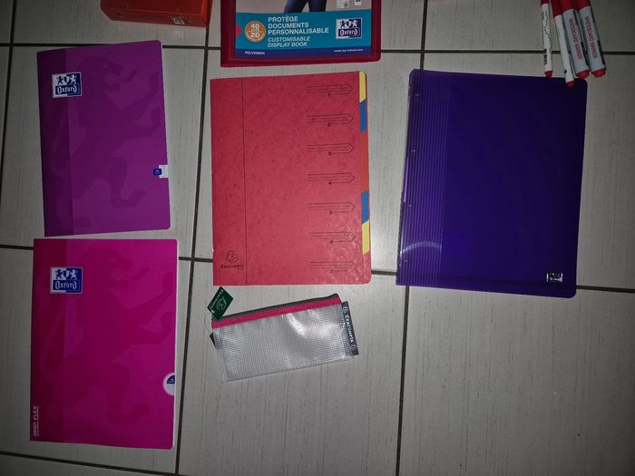 Fournitures scolaires roses rouges violet - photo numéro 3