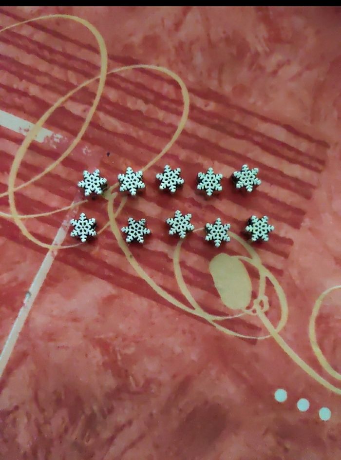 Lot de 10 perles argentées flocon