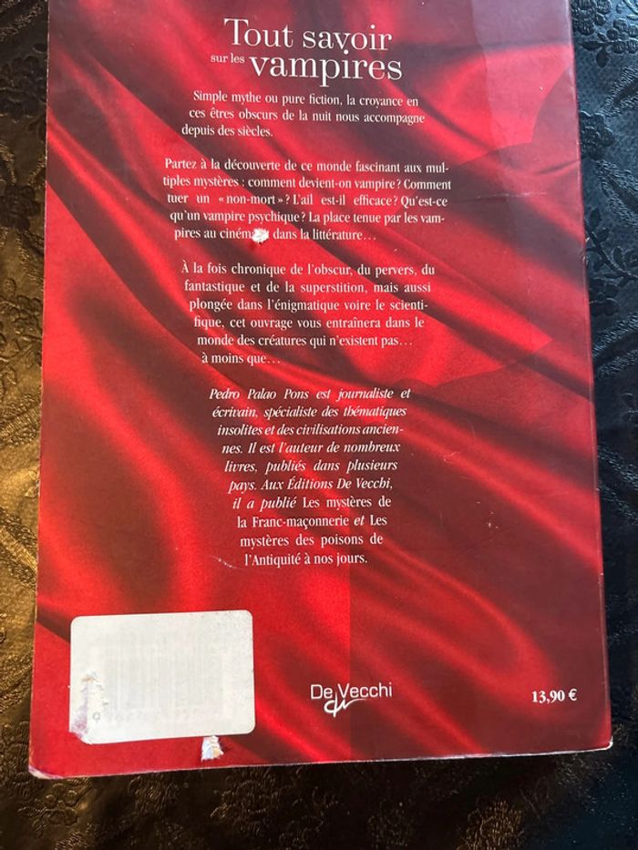 Livre Tout savoir sur les vampires - photo numéro 4
