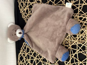 Ours GIPHAR doudou plat marron et bleu