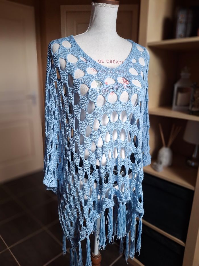 Tunique filet en maille ajourée bleu ciel neuf étiqueté
