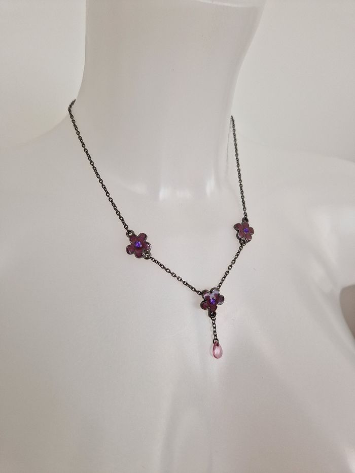 Parure collier et ses boucles d'oreilles à fleurs - photo numéro 4