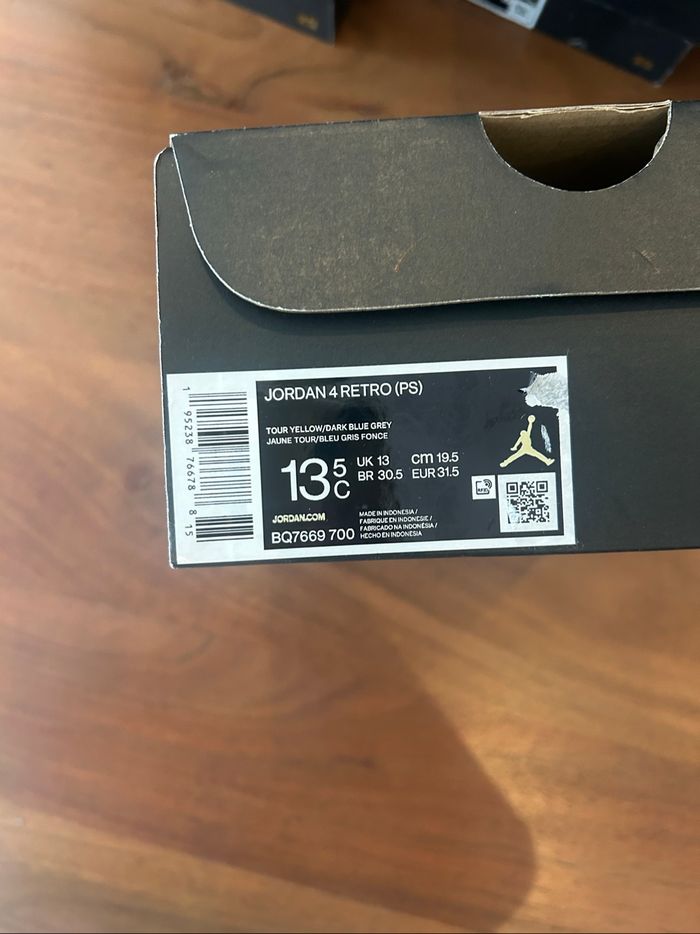 Jordan 4 taille 31.5 - photo numéro 3