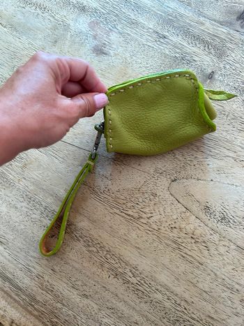 Porte monnaie en cuir anis