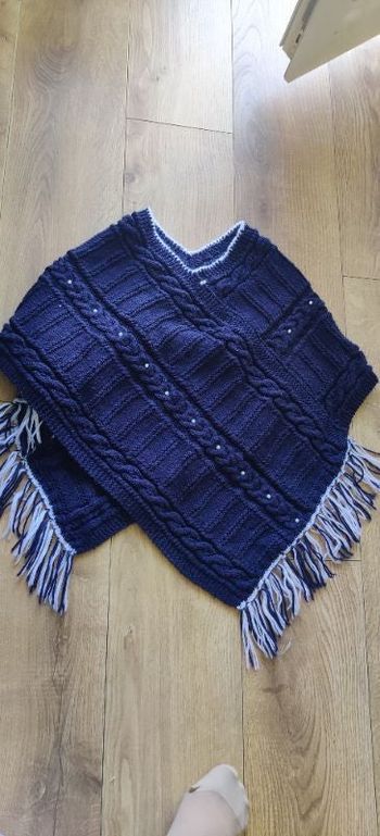 Poncho tricoté fait main perle