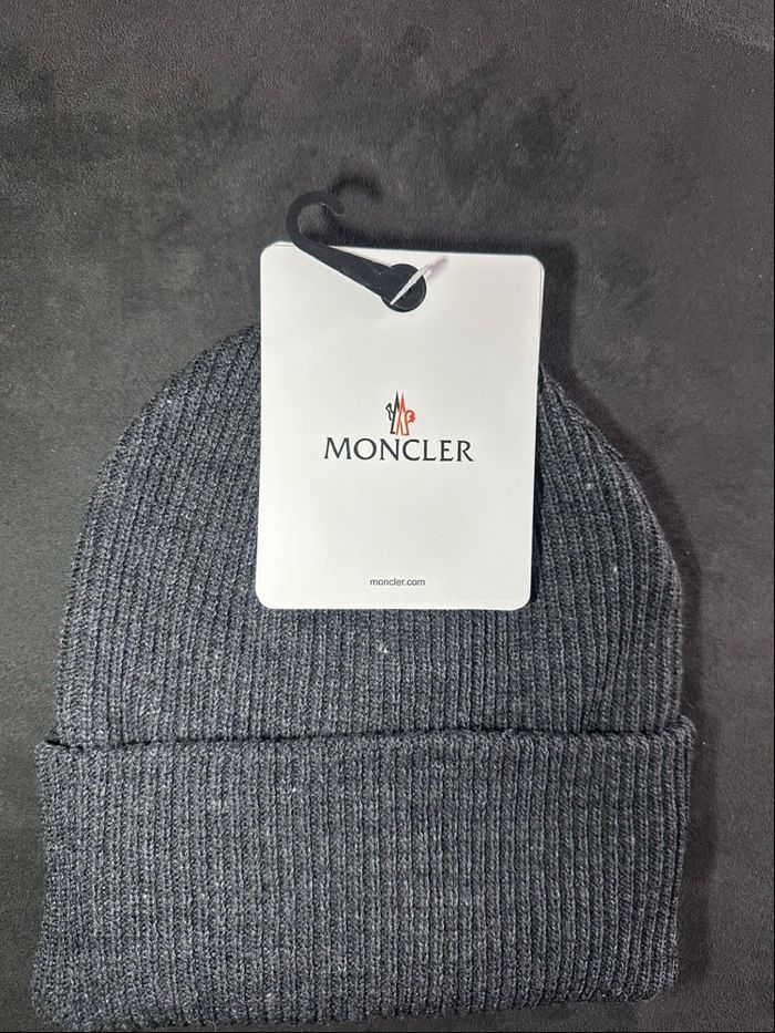 Bonnet Moncler – Gris Logo Blanc - photo numéro 2