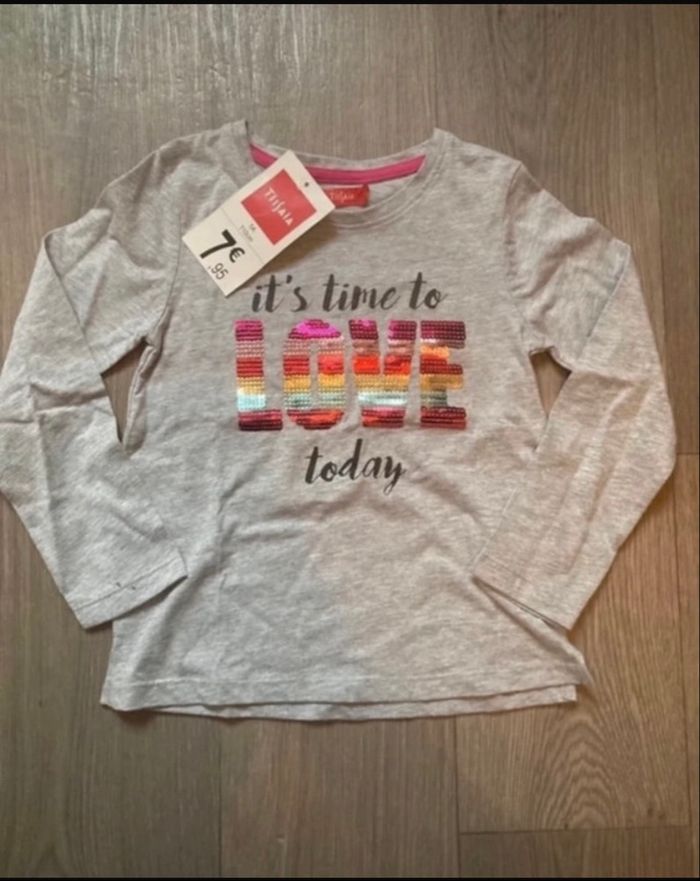 T-shirt / Sous-pull manches longues NEUF avec étiquette fille taille 5 ans couleur gris - photo numéro 2