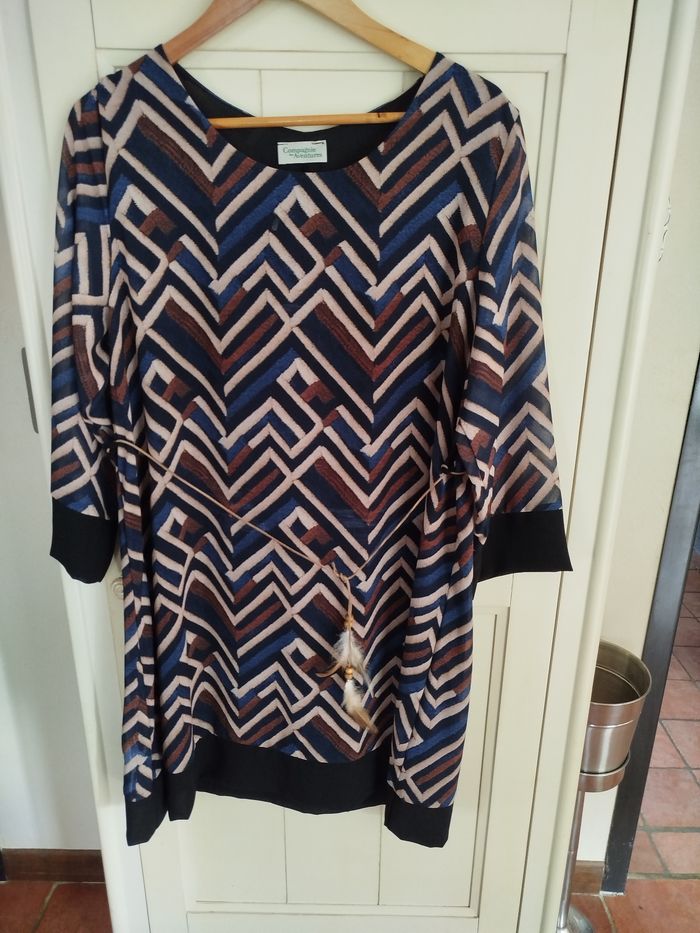 Robe multi couleur avec fine ceinture