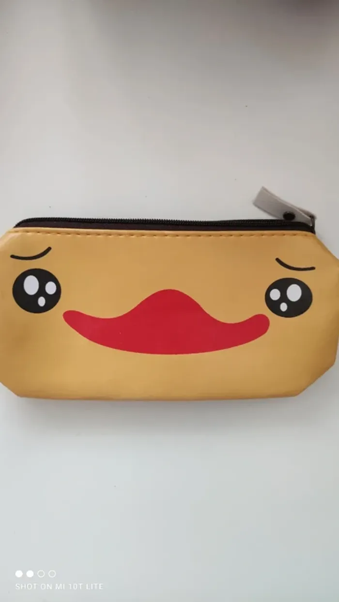Petite trousse jaune