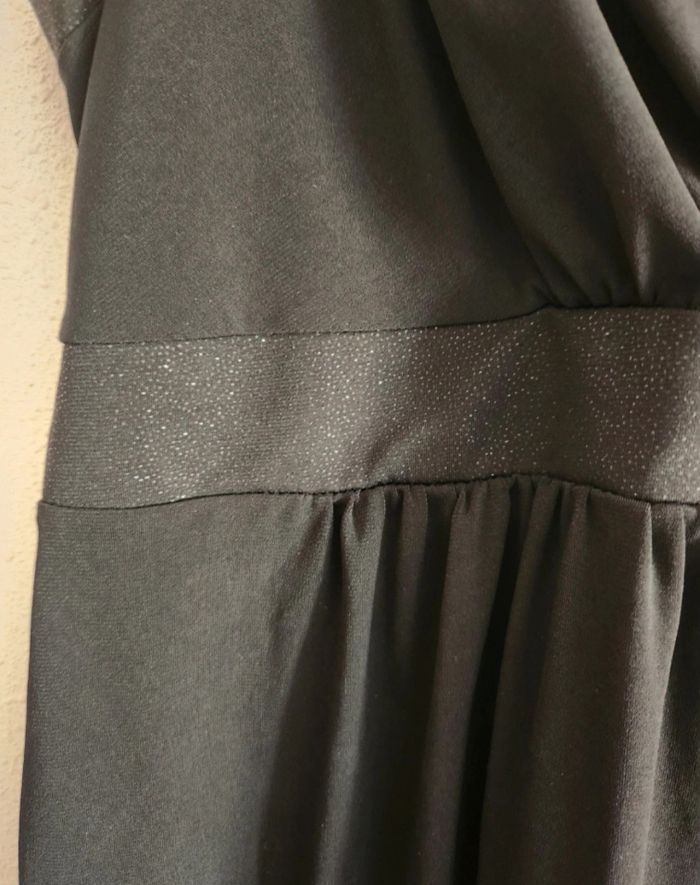 Robe noire Etam – Taille 40, élégante avec détails pailletés - photo numéro 4