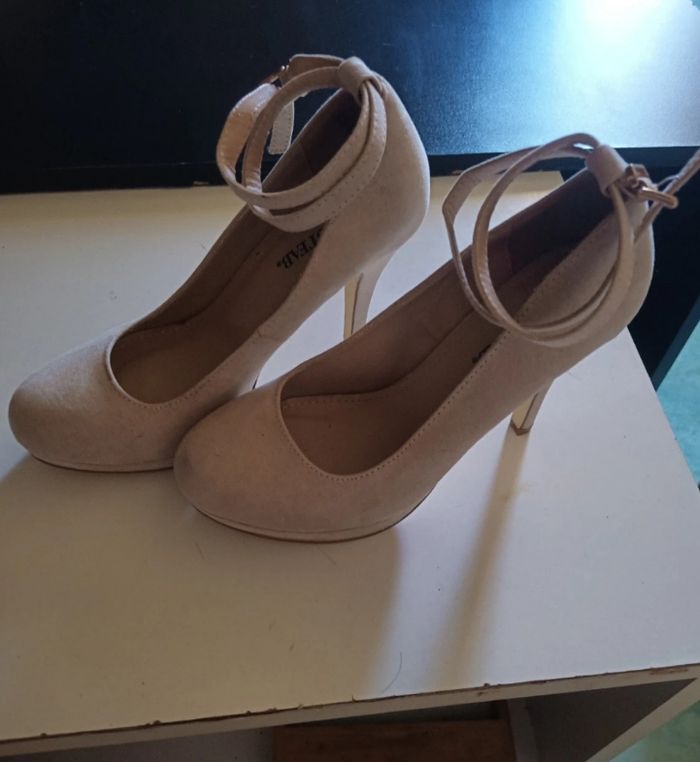 Chaussures a talons - photo numéro 3