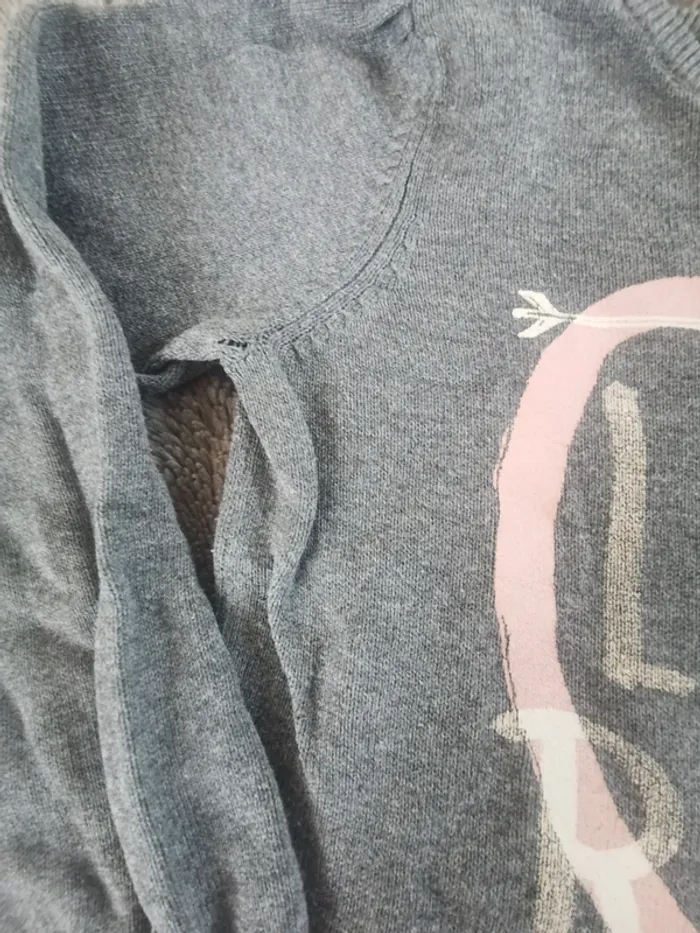 3 pulls légers en bon état 5/6 ans - photo numéro 6