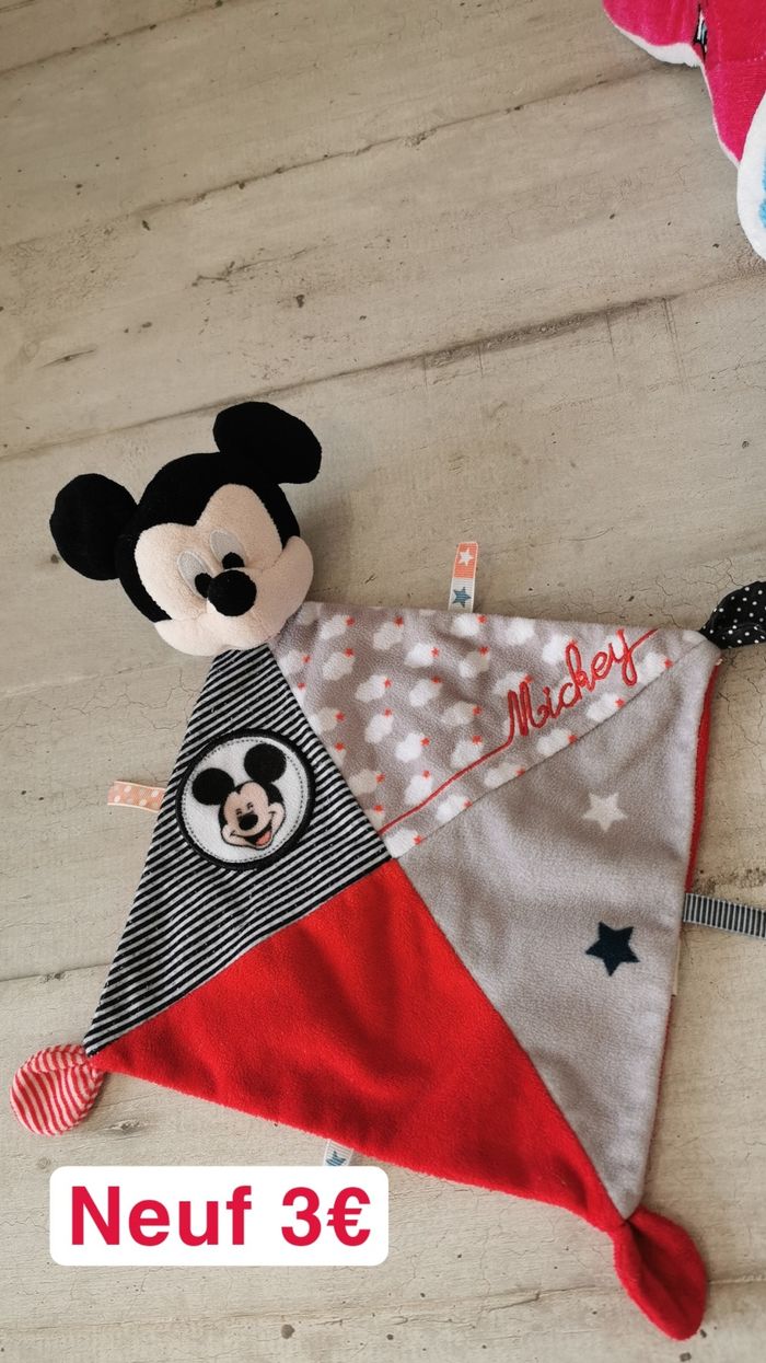 Doudou Mickey neuf