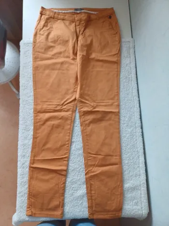 Pantalon chino moutarde