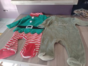 2 pyjamas1 pièce pour garçons Taille 3 mois