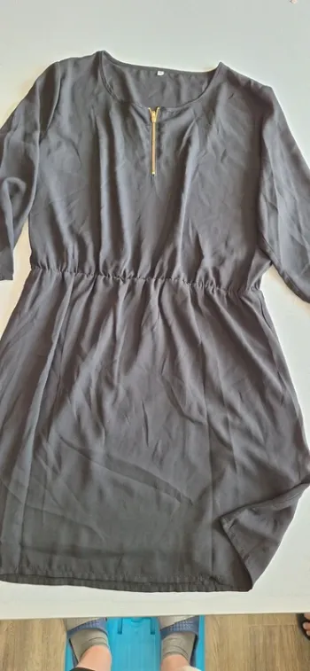 Robe noir taille 44 en polyester.