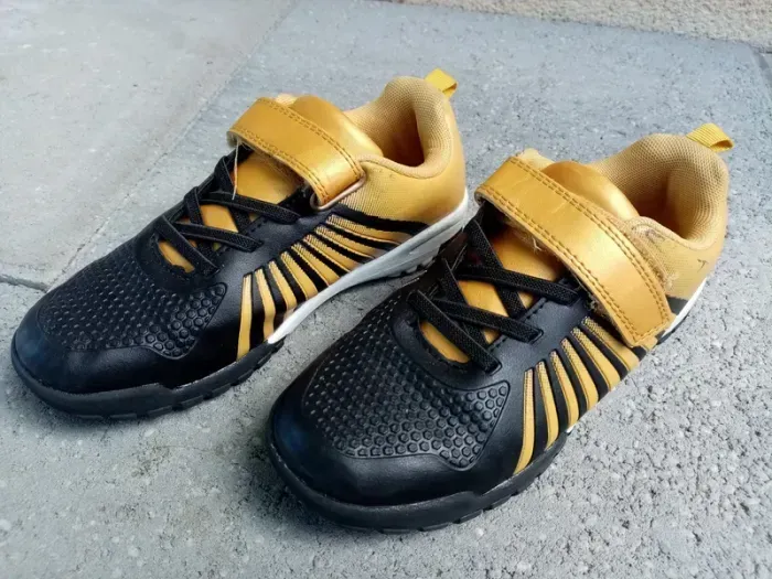 Baskets noir et doré