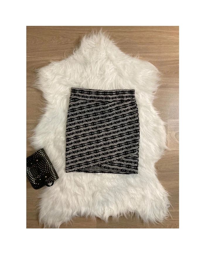 Jupe noire et blanche Stradivarius style rock – Taille M / 38