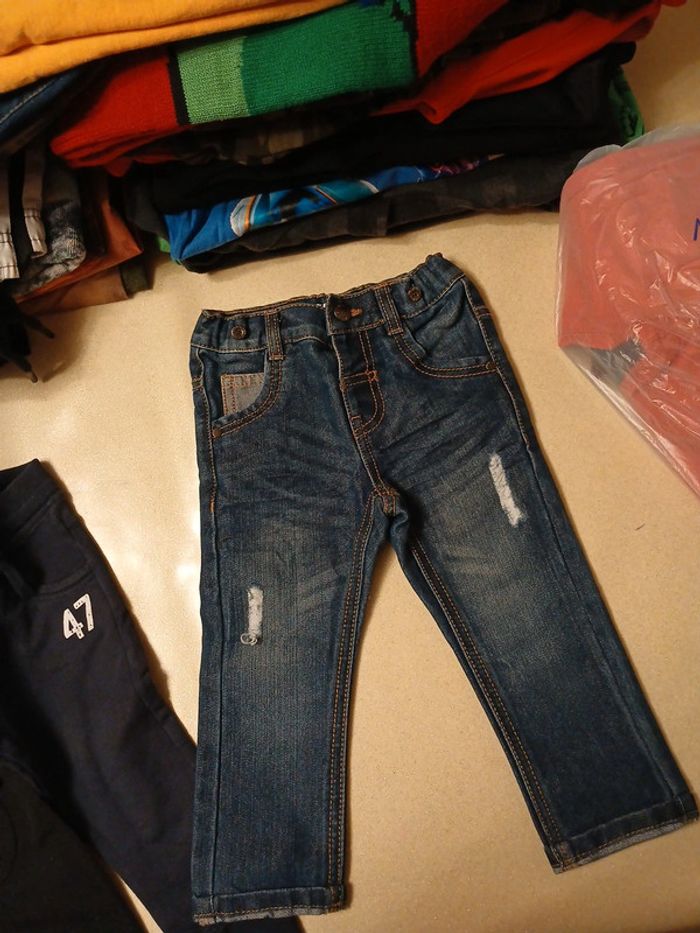 3 pantalons et 1 jean pour bébé - photo numéro 2