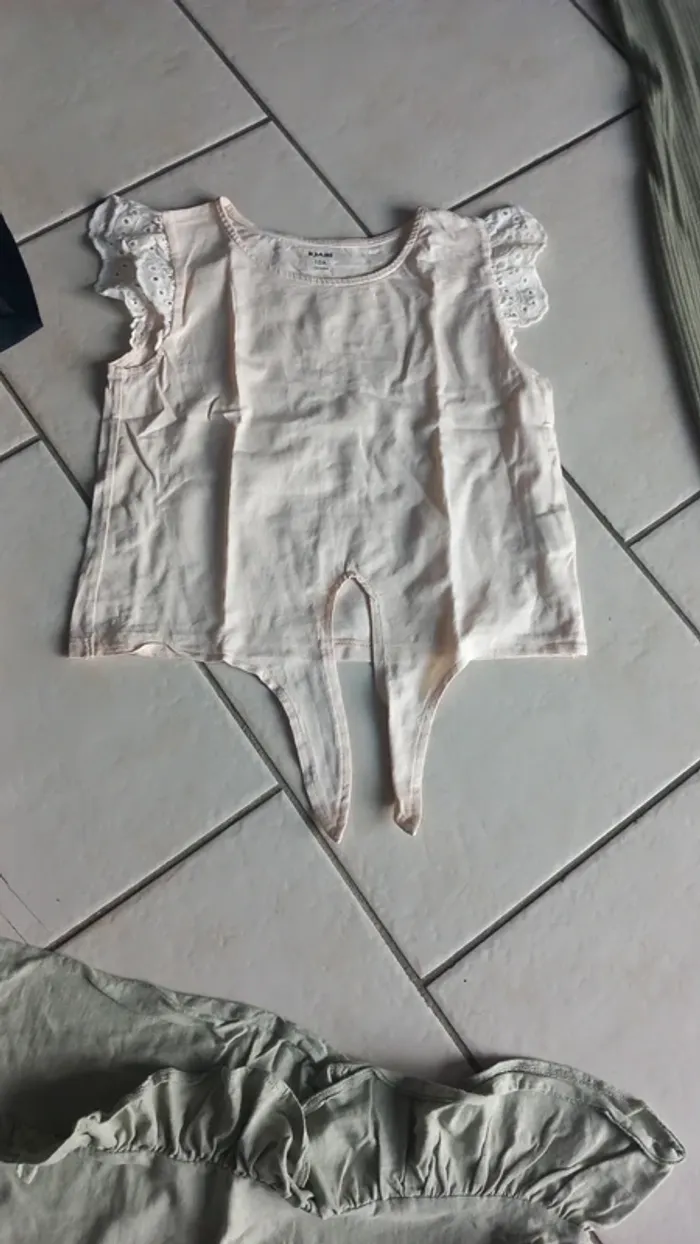 Tee shirt beige kiabi à nouer fille 10 ans tbe - photo numéro 2