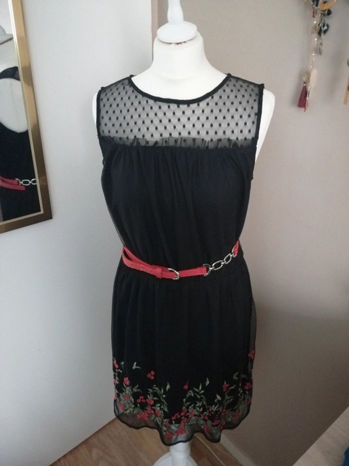 Robe en dentelle T38 - photo numéro 3