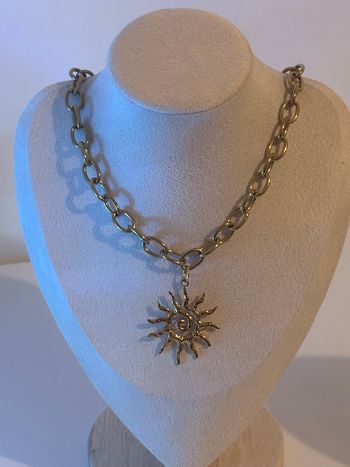 Collier doré pendentif soleil • Style vintage & bohème