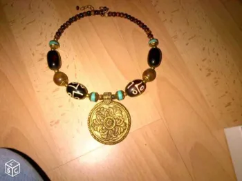 très beau collier ethnic neuf