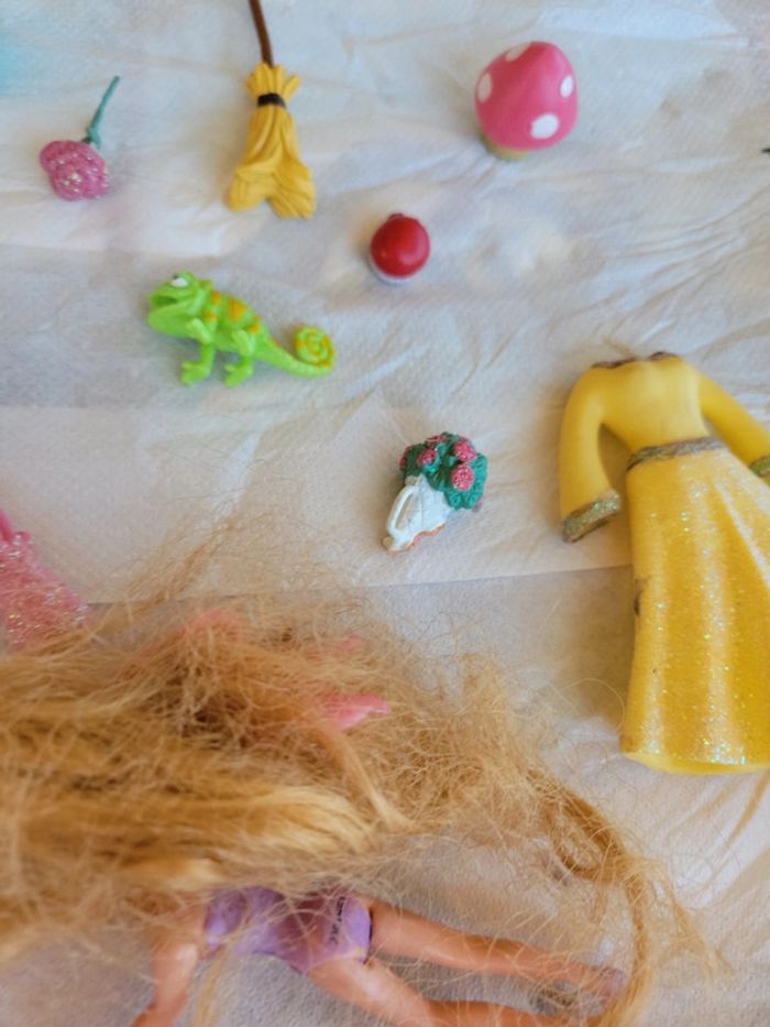 Gros lot accessoires disney petit poupée - photo numéro 11