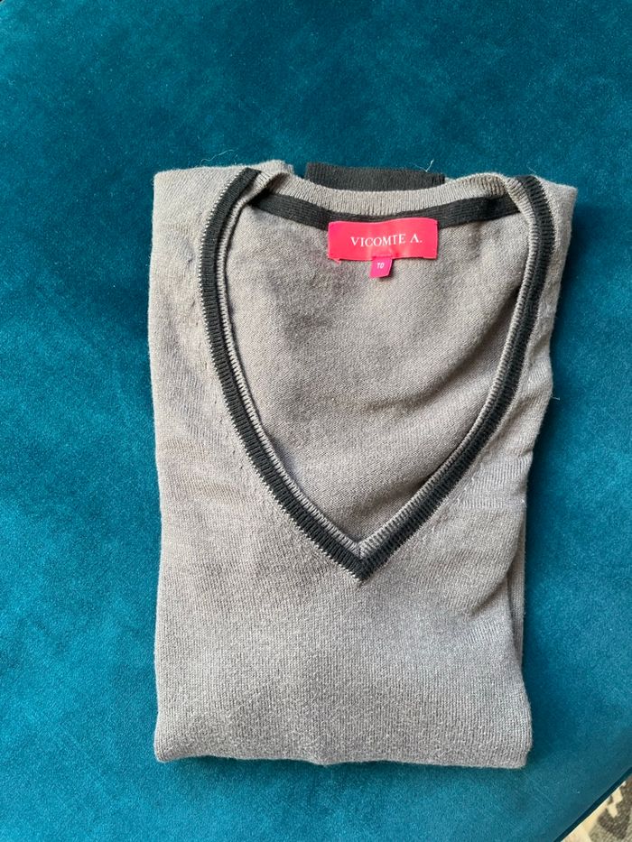 Pull gris col V Vicomte Arthur - photo numéro 2