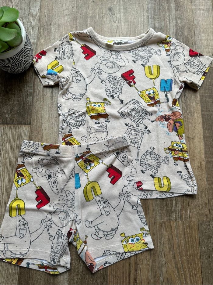 - Pyjama H&M     - 5/6 ans - Très bon état