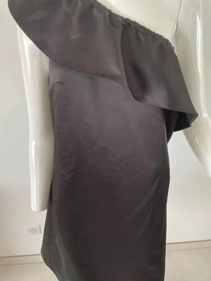 Robe noire - photo numéro 2