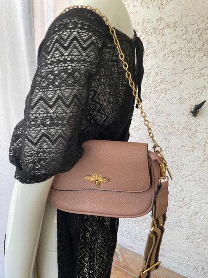 Joli petit sac rose avec sa libellule sur le devant - photo numéro 2