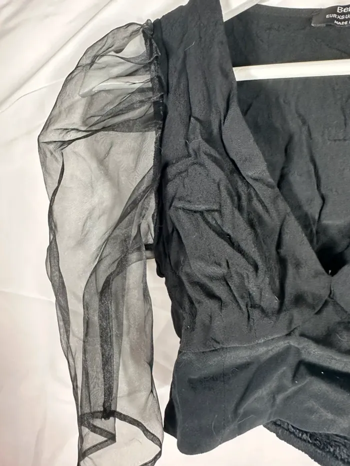 Haut noir Bershka – Chic & tendance avec manches bouffantes transparentes - photo numéro 3
