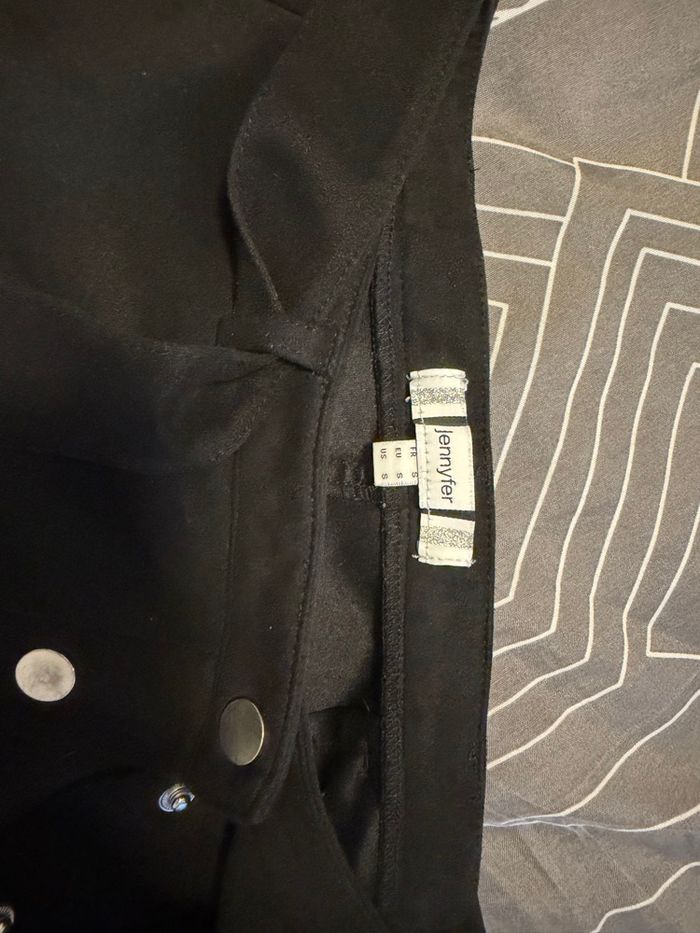 Jupe courte en daim - photo numéro 3