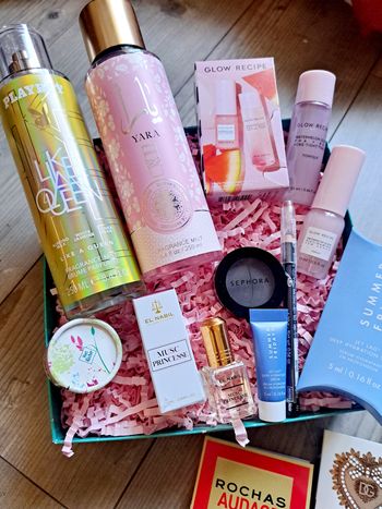 Box maquillage, parfums et soins neufs. lot de produits dans un coffret