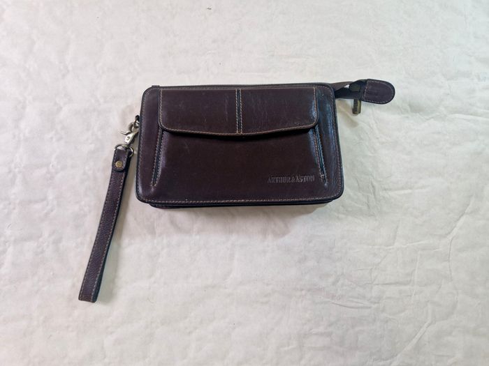 Sacoche / pochette en cuir Arthur et Aston  , marron